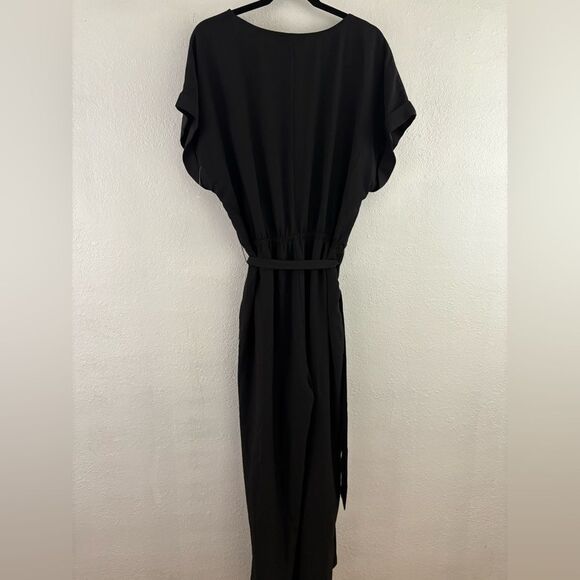 Forever 21 short sleeve v-neck black jumpsuit size 2X - Picture 4 of 5
